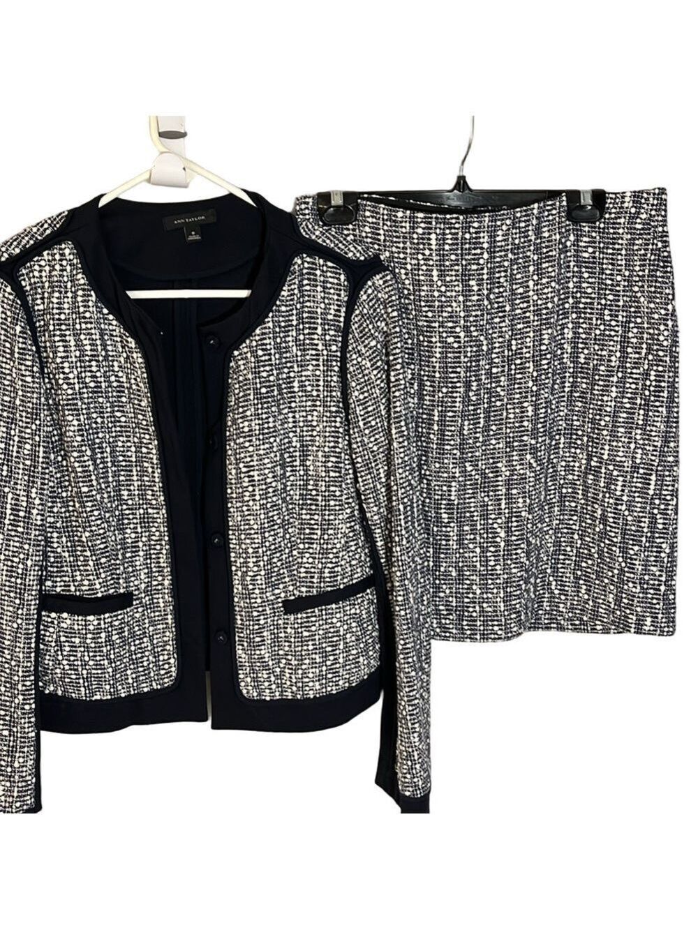 2 piece Navy EUC Anne Taylor tweed jacket and skirt set size 8-10